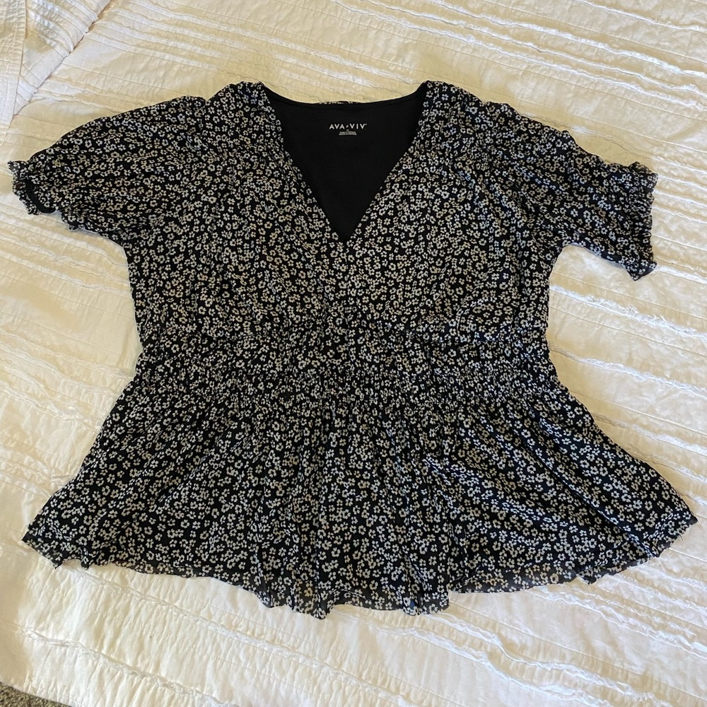 Ava & Viv Size 2X black floral top
